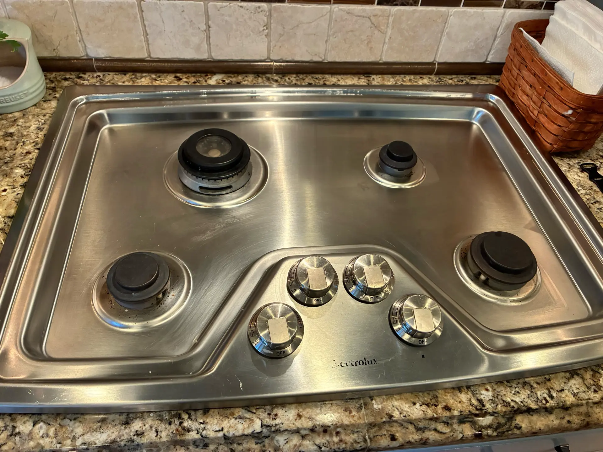 Cooktop & burner grates cleaned by Upkeep Standard in Algonquin, Illinois